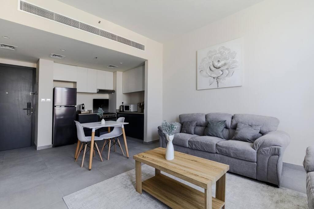 Sahab - Solo 1Br Apt In Al Jada Sharjah Buitenkant foto