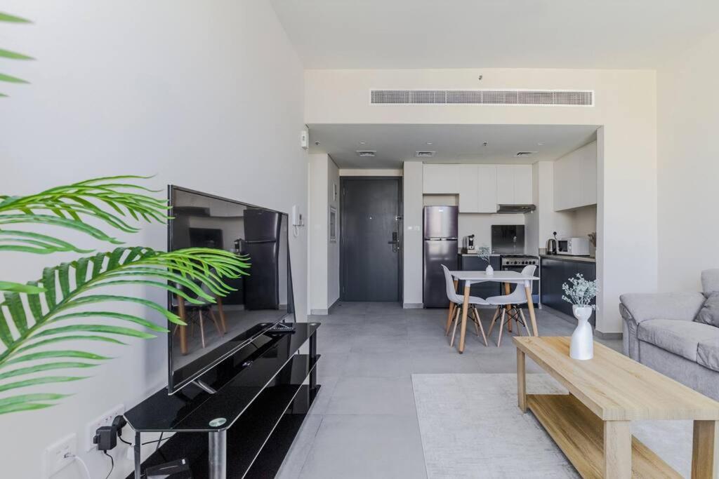 Sahab - Solo 1Br Apt In Al Jada Sharjah Buitenkant foto