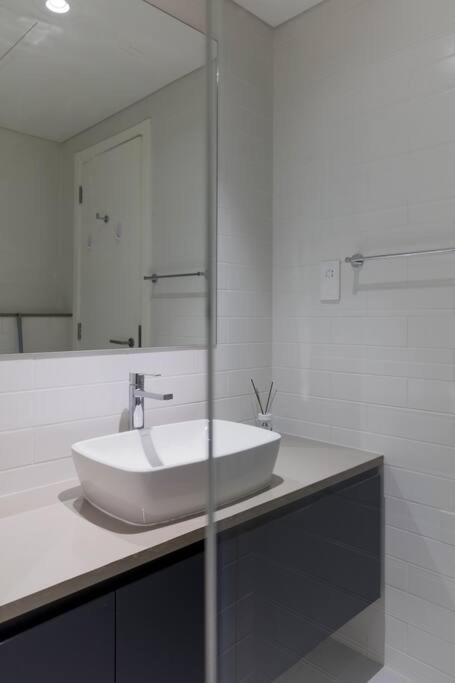 Sahab - Solo 1Br Apt In Al Jada Sharjah Buitenkant foto