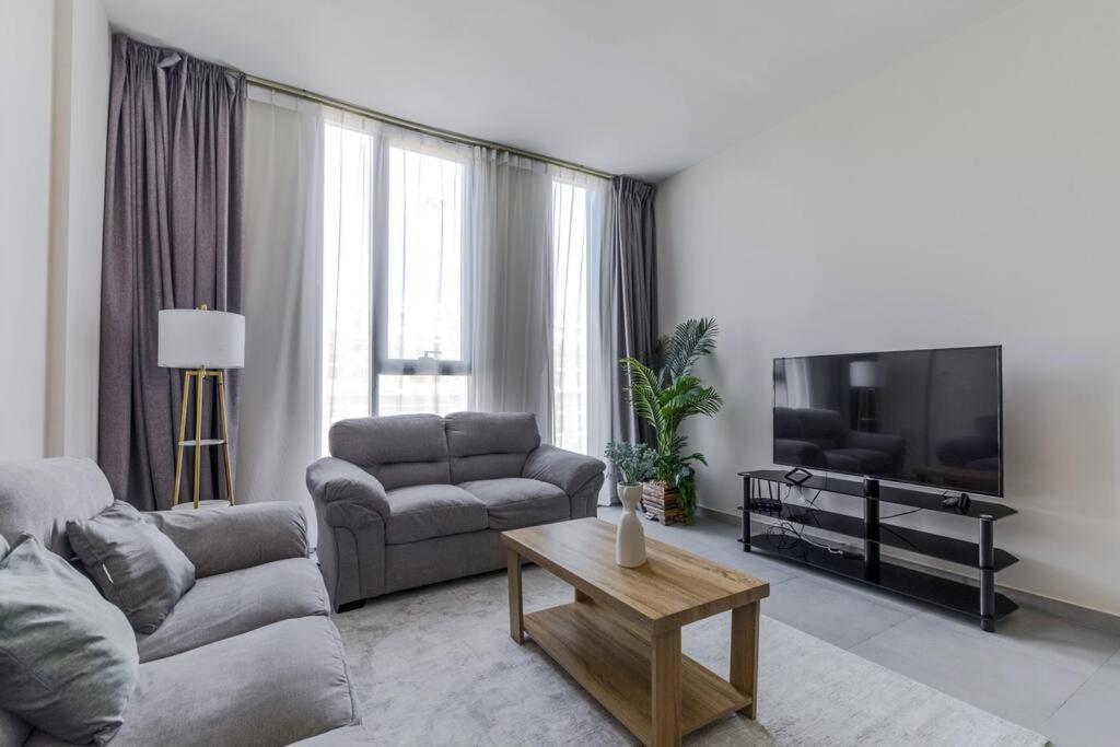 Sahab - Solo 1Br Apt In Al Jada Sharjah Buitenkant foto