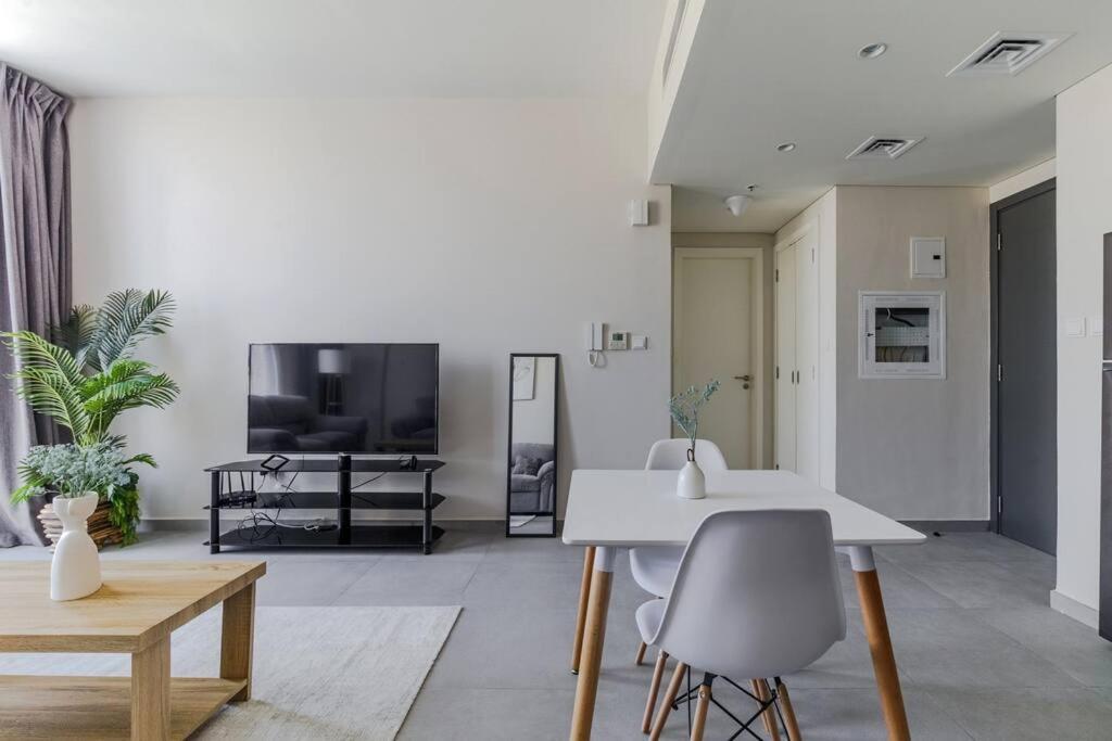 Sahab - Solo 1Br Apt In Al Jada Sharjah Buitenkant foto
